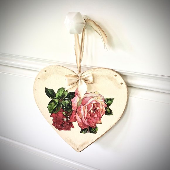 Pair of Shabby Chic Wood Hearts - Picture 2 of 6